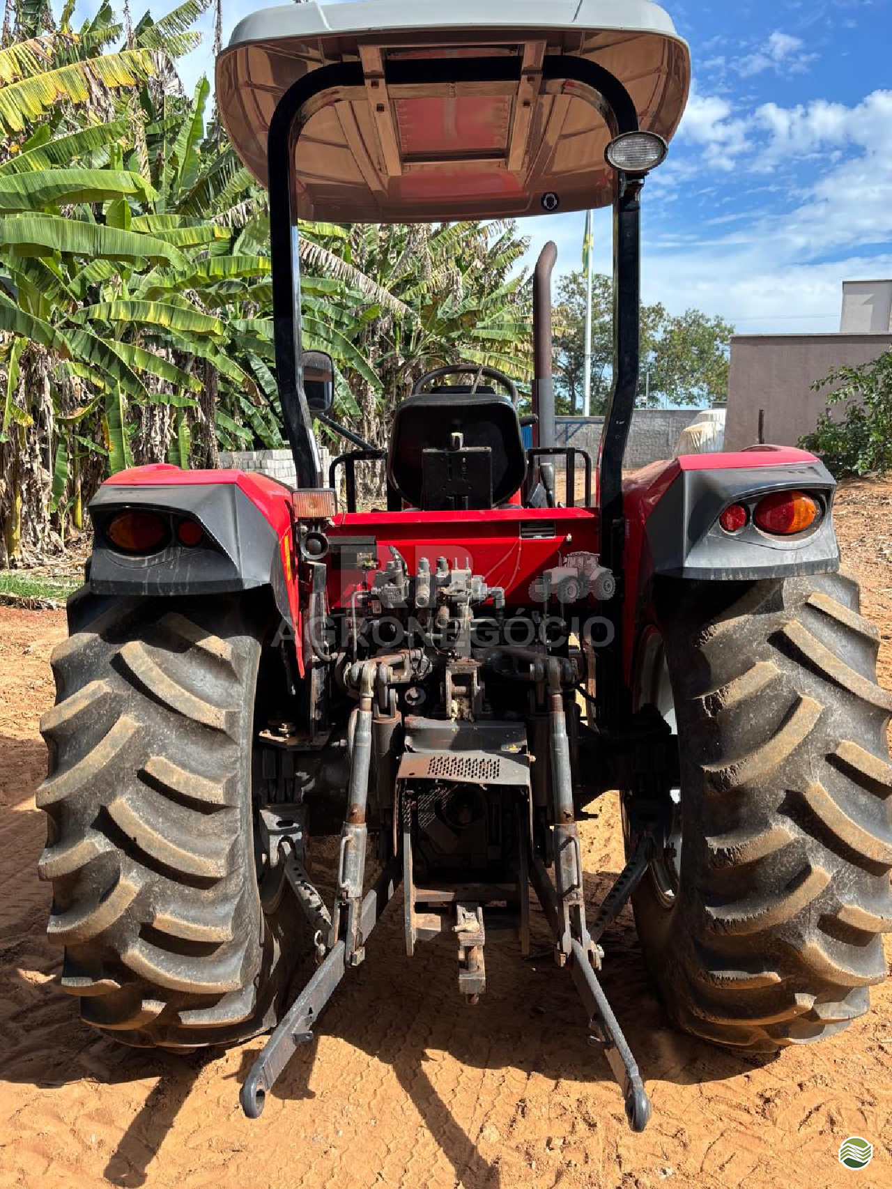 TRATOR MASSEY FERGUSON MF 4707 Tração 4x4 RP Agronegócio MONTIVIDIU GOIAS GO
